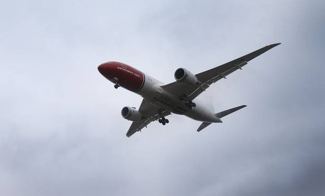 Ce au pățit două femei după ce S-AU BĂTUT în AVION
