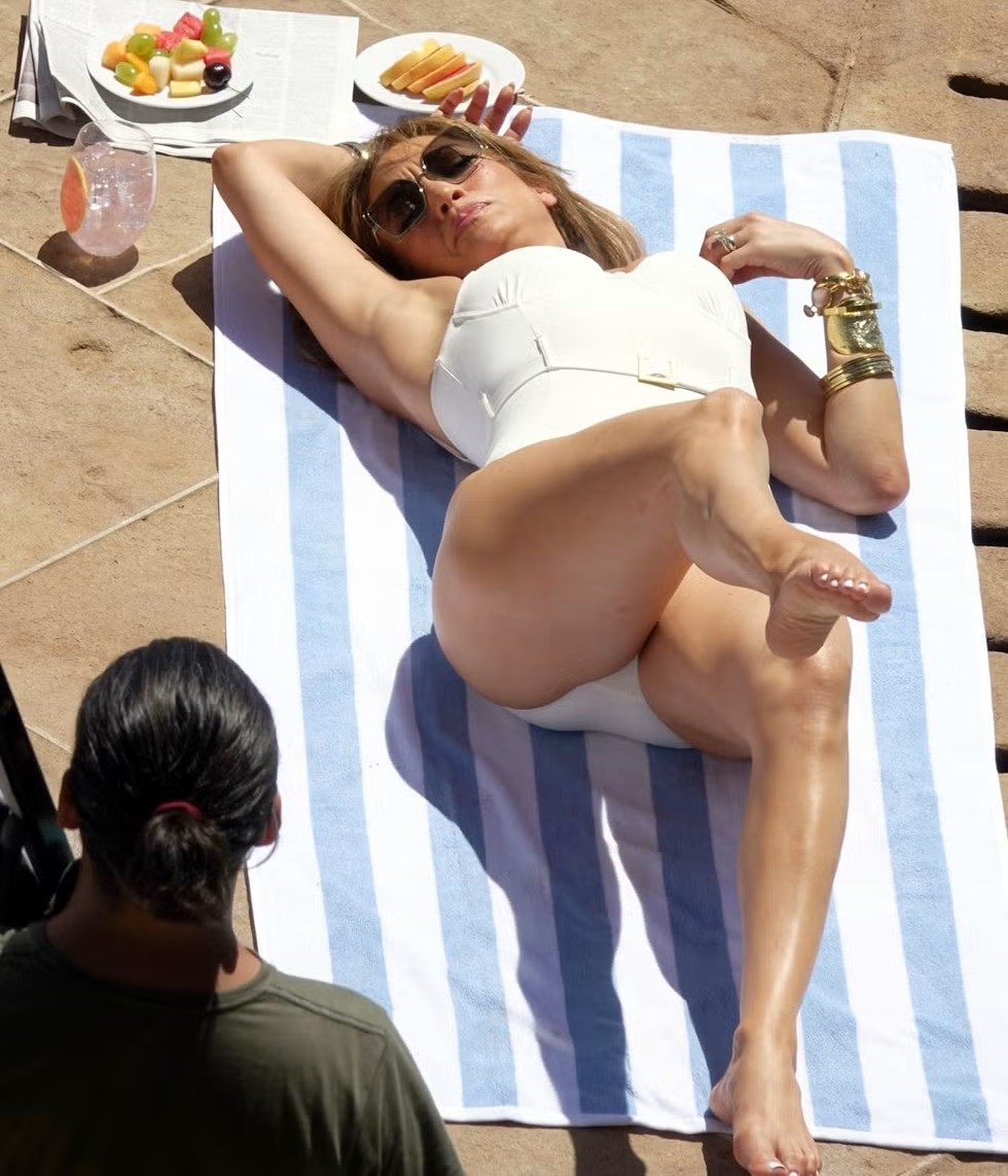 Ce dietă strictă are Jennifer Lopez pentru silueta de invidiat. Artista de 56 de ani sfidează orice bazaconii sustin nutritionistii