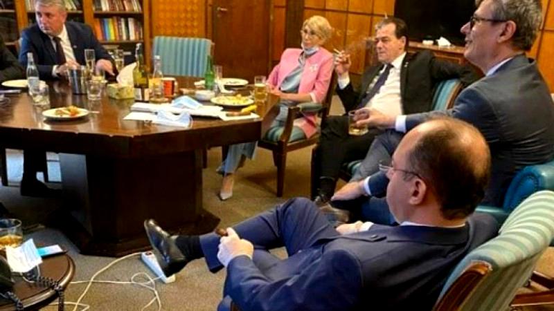 Ce riscă premierul Ludovic Orban după ce a fumat în biroul său