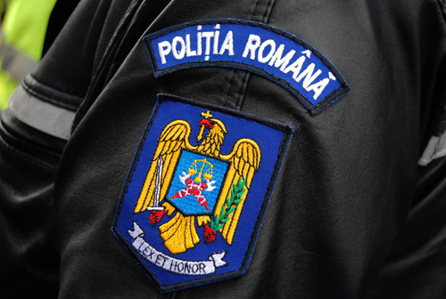 Ce spun poliţiştii acuzaţi că au violat o fată de 15 ani, fugită dintr-un centru de plasament