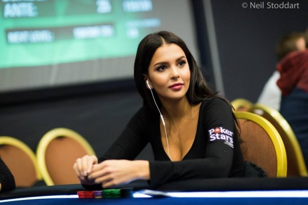 Cea mai sexy jucătoare de poker! Si-a reprezentat tara la Miss Univers