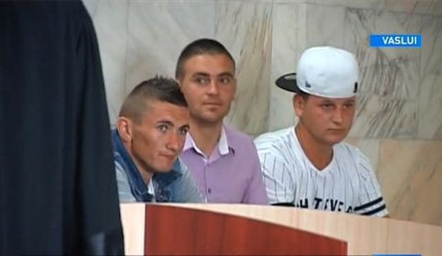 Cei șapte tineri acuzați de viol, susținuți de localnici!