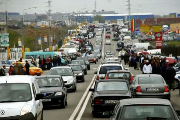 Cel mai aglomerat weekend de la începutul sezonului estival: 60.000 de maşini pe Autostrada Soarelui