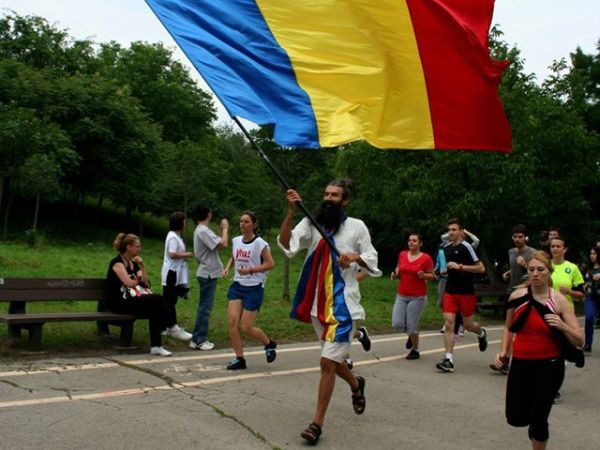 Cezar Avrămuță, samuraiul dac care ținea greva foamei la CSM, a fost internat la Spitalul 9