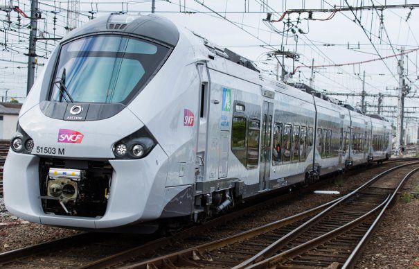 CFR a cumpărat un tren care circulă cu 160 de km/h şi se conduce singur!