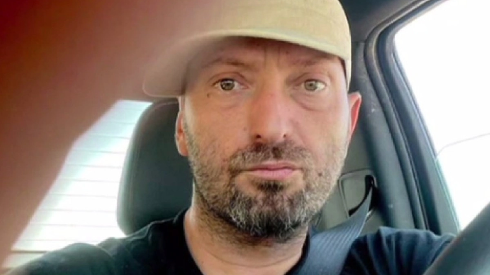 Cheloo a ajuns la Psihiatrie: a făcut scandal la spital, s-a tăiat singur și s-a bătut cu polițiștii
