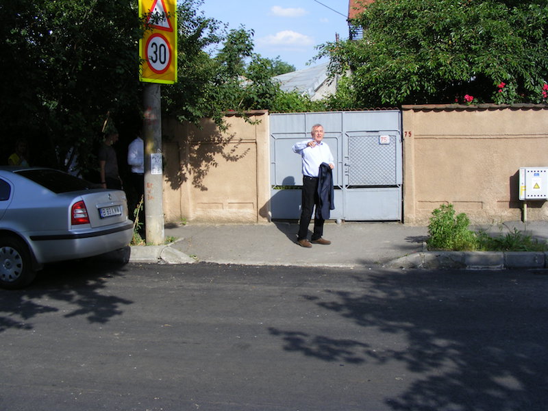 Chiliman il prabuseste in sondaje pe Nazare. Fostul primar, actualmente penal, il plimba prin sector pe candidatul PNL ca pe un catelus