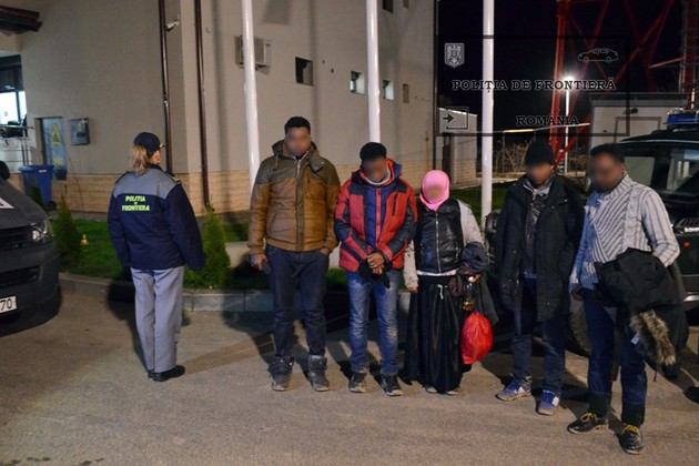 Cinci cetăţeni somalezi, prinşi când încercau să intre ilegal în România prin judeţul Botoşani