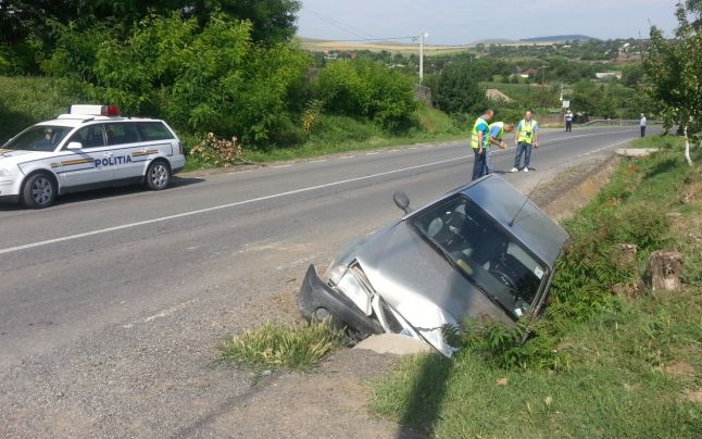 Cinci persoane au fost rănite în urma unui accident în Tulcea, în care au fost implicate un autoturism şi două autobuze 