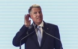 Cine participă la dezbaterea lui Iohannis cu jurnaliștii