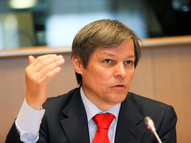 Cioloş cere primarilor de comune reducerea la maxim a alocărilor din Fondul de rezervă al Guvernului