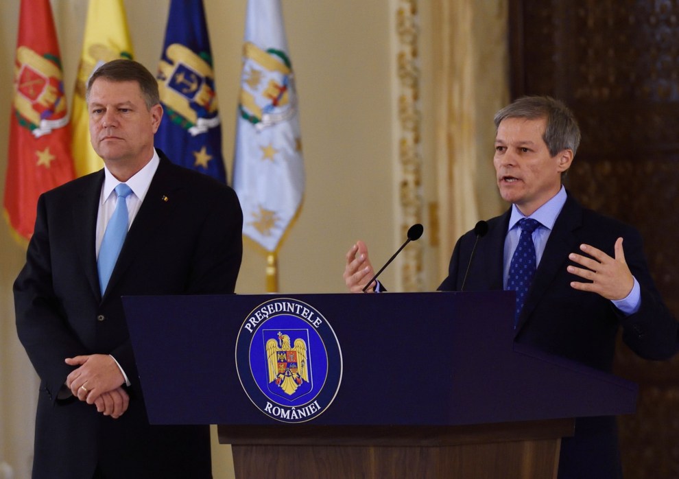 Cioloş îşi susţine poziţia privind cazul Intact pe Facebook