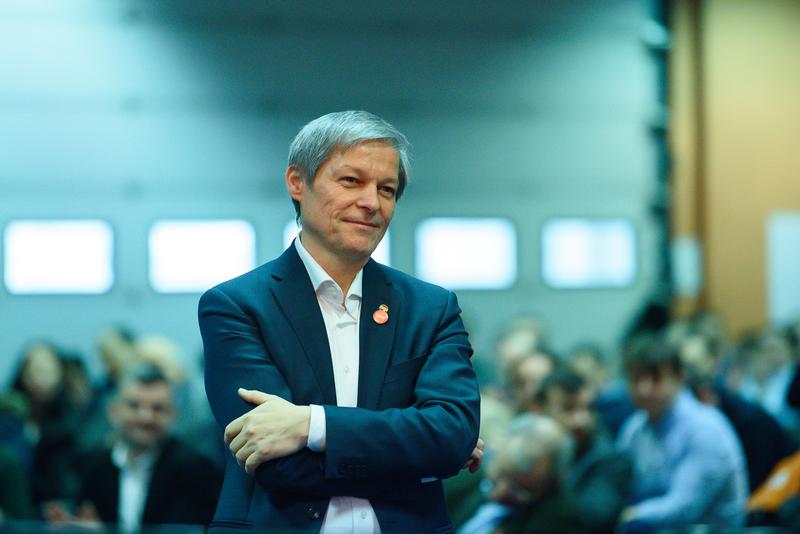 Cioloș îl contrazice pe Barna: Suntem gata să ne asumăm guvernarea. Guvernul acesta trebuie să cadă