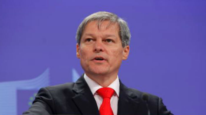 Cioloș păcălit de ministrul Dan Costescu ca să gireze dezastrul de la Tarom