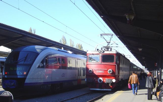 Circulaţie feroviară îngreunată pe magistrala Bucureşti-Constanţa, după ce au fost furate zeci de relee