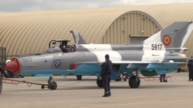 Cluj: Mii de persoane, la show-ul aerian de la Baza Aeriană 71 Câmpia-Turzii