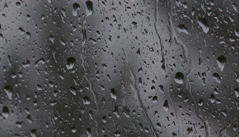 Cod galben de ploi în 29 de judeţe până duminică seară