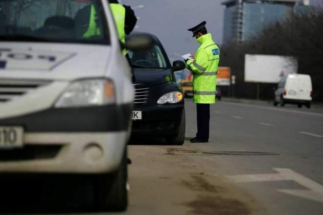 Cod Rutier 2019. Cum sunt identificați șoferii care folosesc telefonul mobil la volan