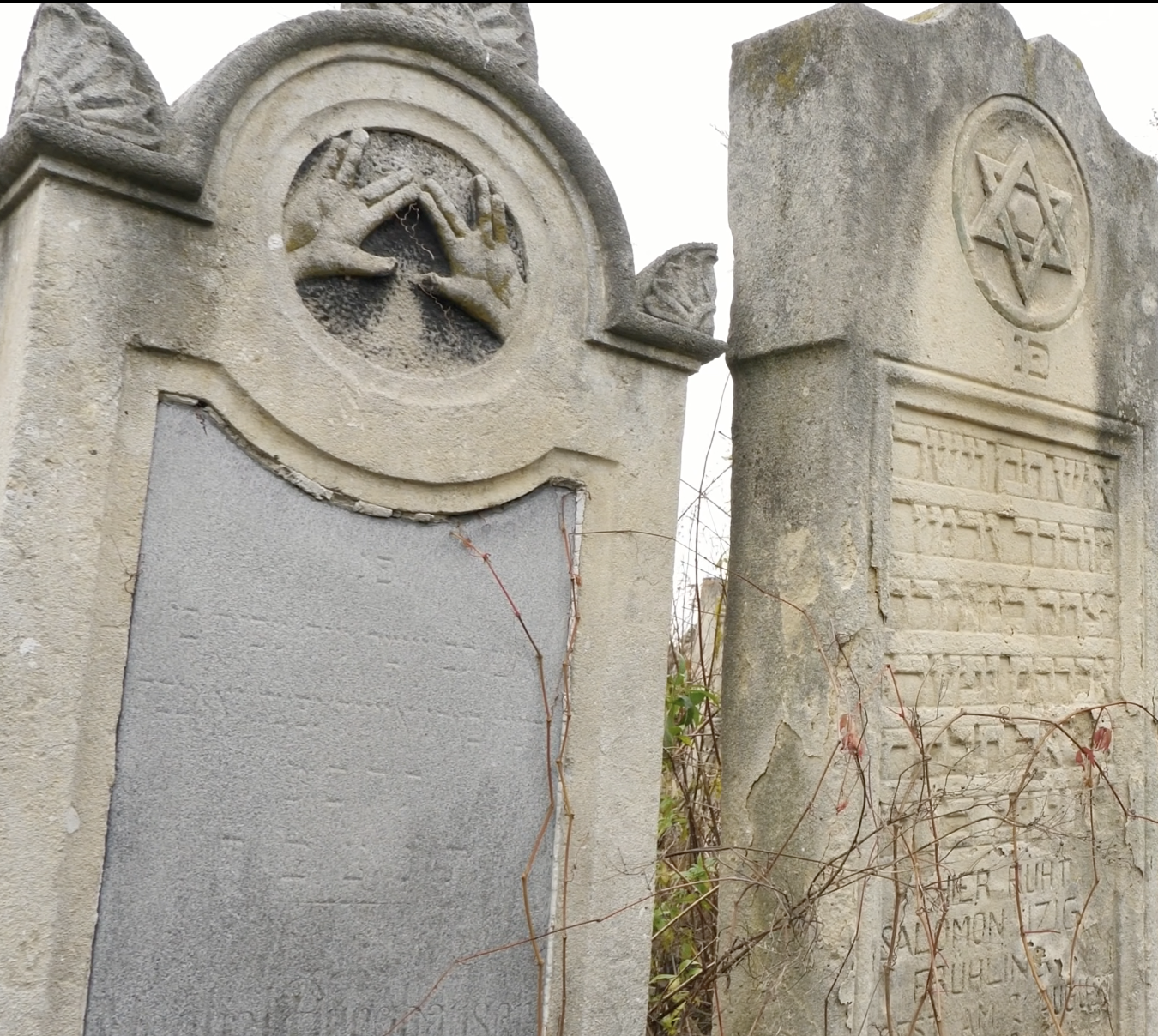 Codul de pe Piatră: Misterele și adevărurile simbolurilor dintr-un cimitir evreiesc - Ce caută Piramida și Steaua lui David pe două morminte alăturate