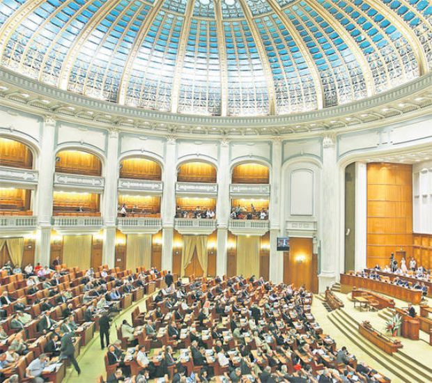 Comisia de anchetă privind prezidențialele din 2009 intră la vot final, marți, în plenul reunit al Parlamentului