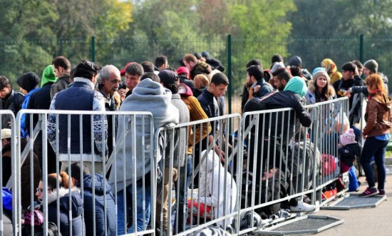 Comisia Europeană propune un sistem permanent de distribuire a refugiaţilor în statele UE