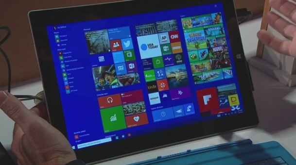 Concurenta maxima la Apple. Microsoft a lansat primul laptop propriu, Surface Book, cu 50% mai rapid