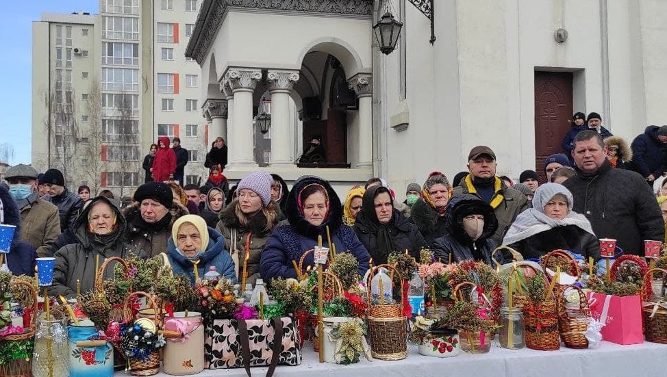 Confiscarea bisericilor ortodoxe românești de la Cernăuți. Slujbele în limba română vor fi interzise pentru că sunt
