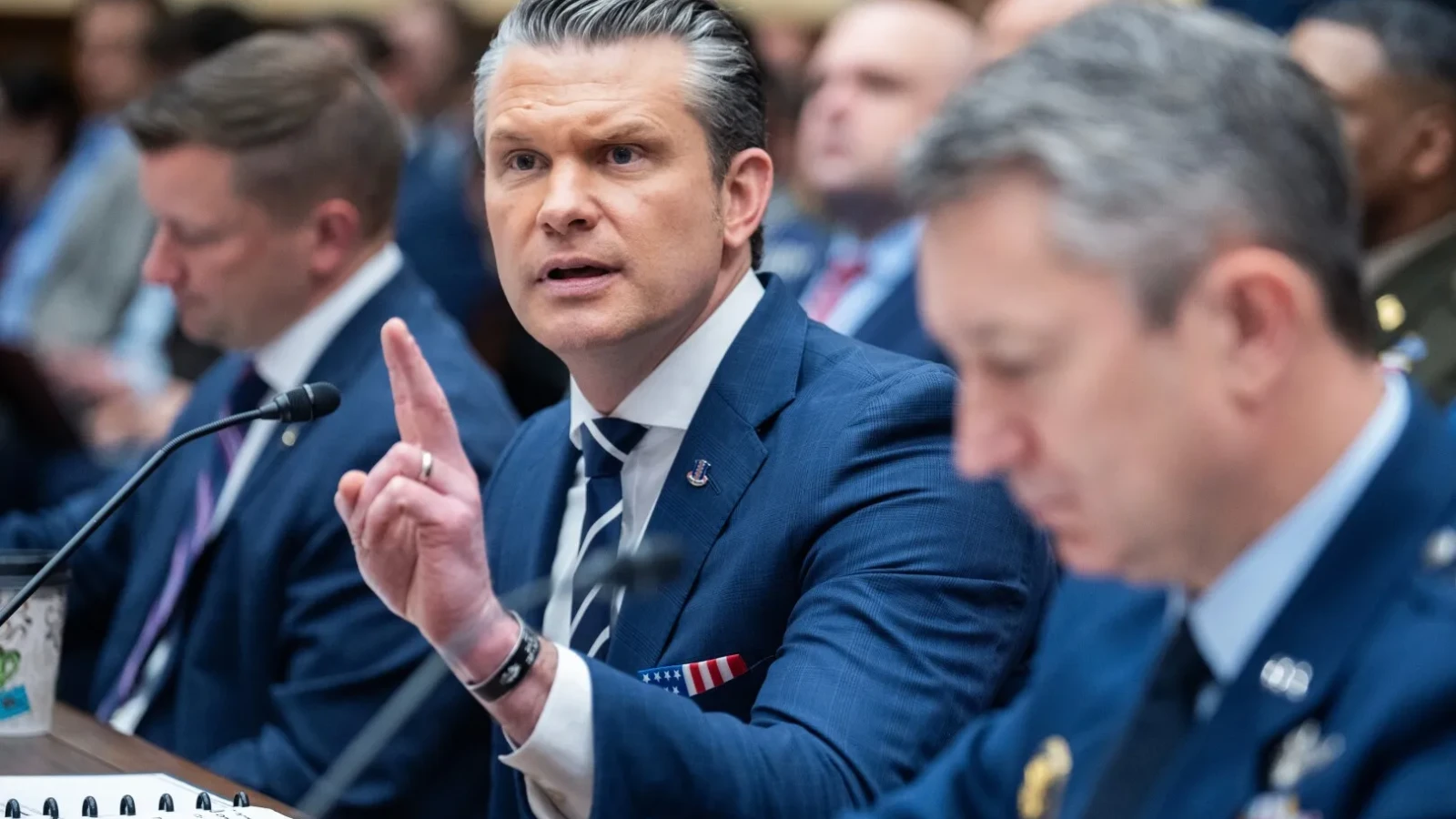 Confruntare "pe viață și pe moarte" în SUA: Șeful Pentagonului s-a contrat timp de 6 ore cu membrii Congresului: "Să-ți fie rușine!"