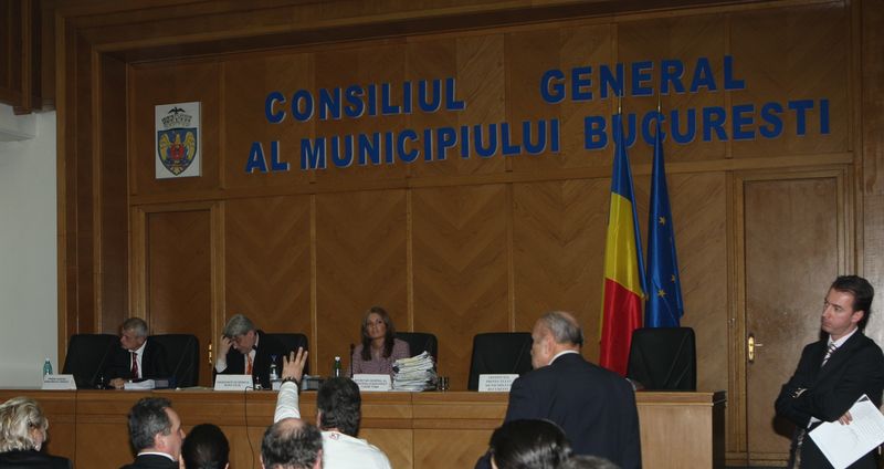Consilierii generali scandalizaţi de aroganţa şi tupeul directorului Constantin Căliman de la CSM Bucureşti