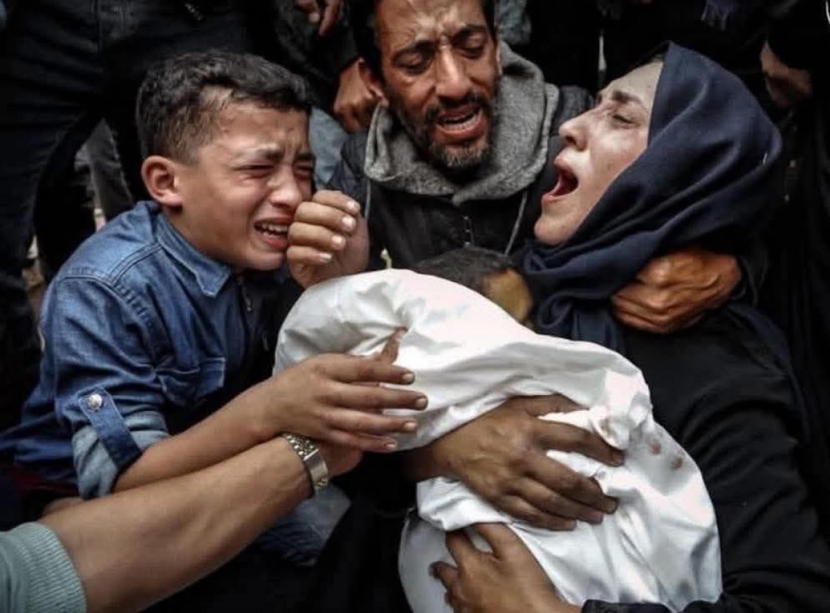 Continuă măcelul în Gaza: 59 de palestinieni, între care și copii, uciși în timp ce se duceau să ia mâncare sau în diverse raiduri