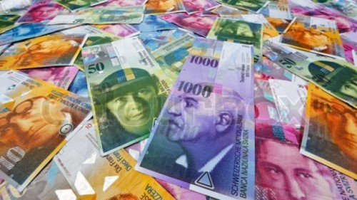 Conversia creditelor din franci elveţieni în lei, adoptată de comisiile Camerei