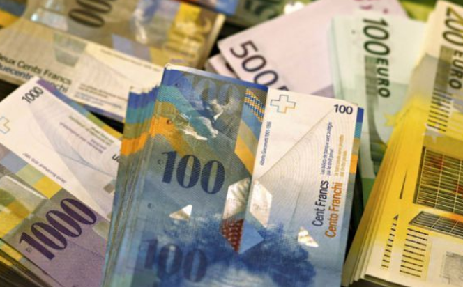 Conversia creditelor în franci elveţieni a fost adoptată de comisiile de specialitate din Camera Deputaţilor