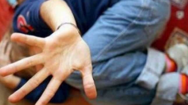 Copil de 9 ani, abuzat sexual de un adolescent de 15 ani