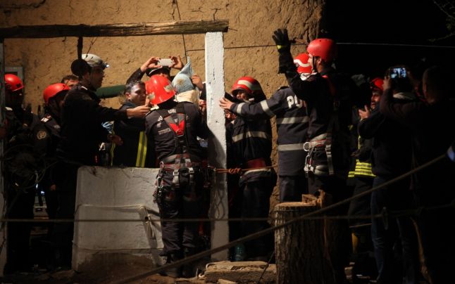 Copilul care a căzut în puţ este tot intubat şi ventilat mecanic. Va fi consultat de neurolog.