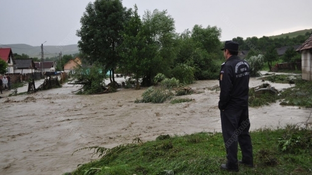Copilul de 4 ani luat de viitură în Bistriţa a fost găsit mort
