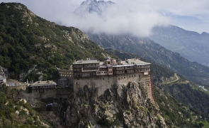 COVID-19 pe Muntele Athos - Peste o mie de călugări au fost infectați!