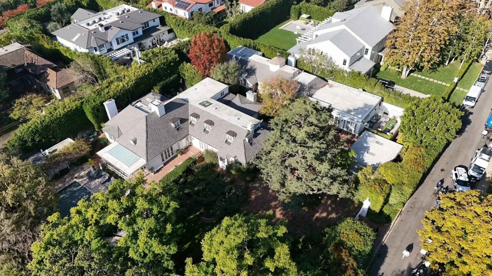 Crima care a șocat SUA: Fiul celebrului regizor a fost reținut. Și-a ucis părinții în propria locuință
