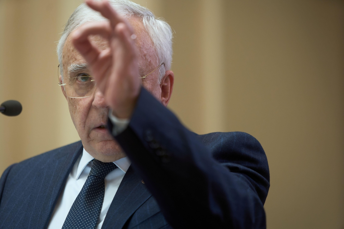 Criză majoră, după alegerile prezidențiale: Isărescu a intervenit și a cheltuit 2 miliarde de euro pentru ca leul să nu se prăbușească