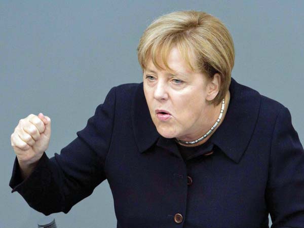 Criza Imigranților o afectează grav pe Angela Merke. Cancelarul este în cădere liberă