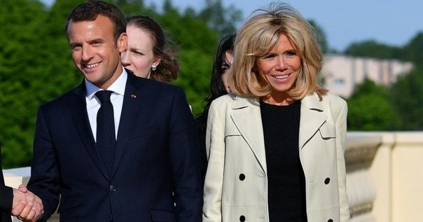 Cum arata Prima Doamna a Frantei in costum de baie. Brigitte Macron, impecabila la plaja