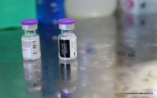 Cum au fost distruse dozele de vaccin anti-COVID de la centrul din Petroşani chiar în prima zi de vaccinare