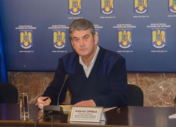 Cum ține Gabriel Oprea legătura cu Victor Ponta cât este premier interimar