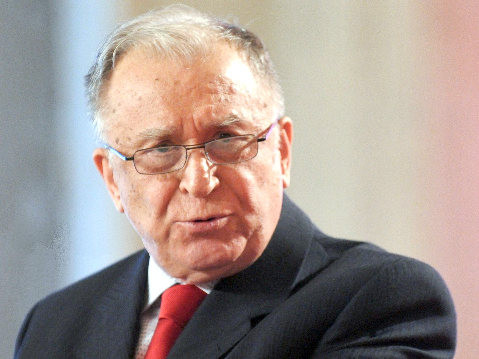 Cum l-a speriat Bebe Cămătaru pe Ion Iliescu