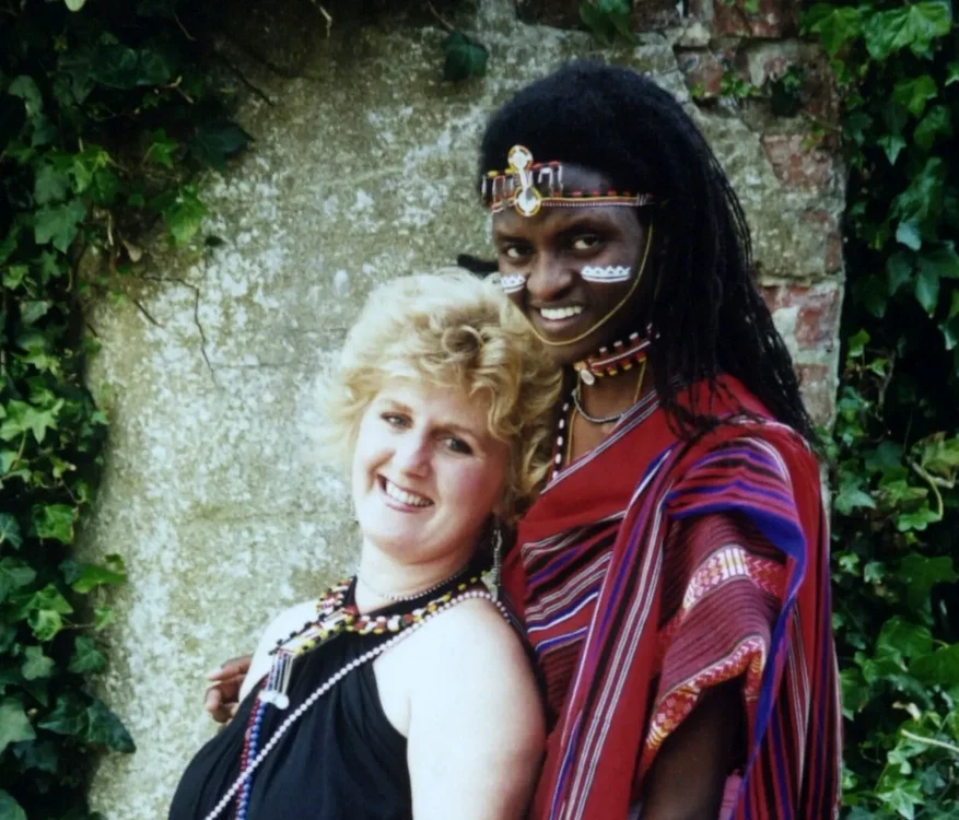 Cum s-a terminat povestea coafezei care și-a părăsit soțul și cei 3 copii pentru un războinic Masai după o vacanță în Kenya