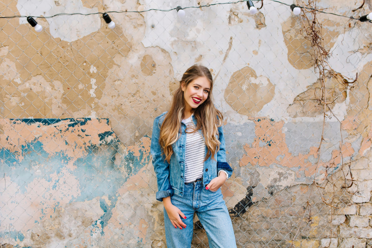 Cum să porți blugi în ținute all denim fără să exagerezi?