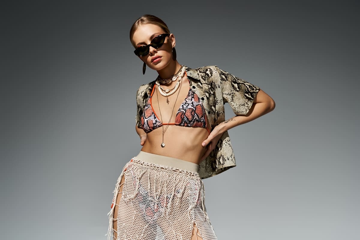 Cum să porți costumul de baie în oraș: 5 idei de styling pentru festivaluri și vacanțe