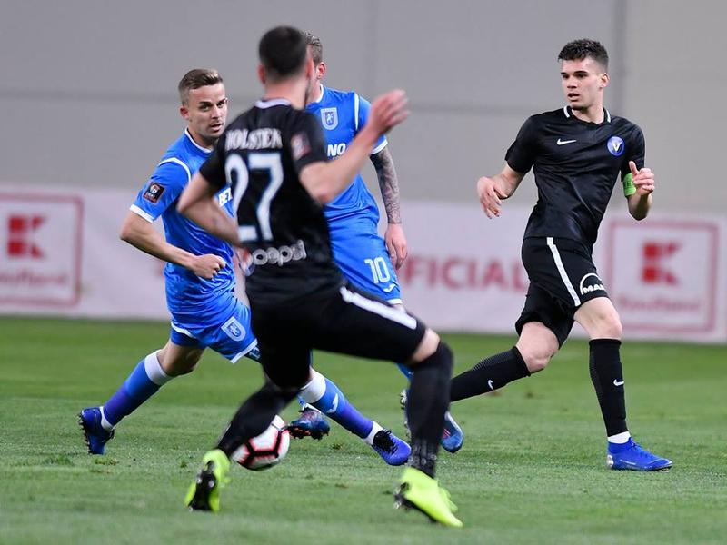 Cupa României: U Craiova, învinsă de Viitorul în prima manșă a semifinalelor (scor 2-1). Echipa lui Hagi a marcat golul victoriei în minutul 89