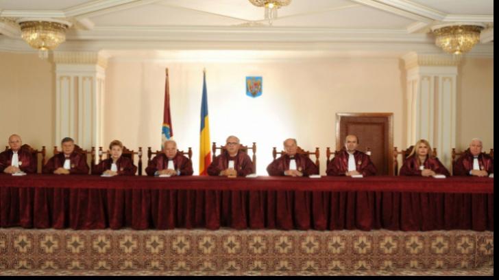 Curtea Constituţională a României decide azi soarta pensiilor aleșilor locali