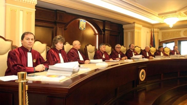 Curtea Constituțională decide azi dacă abuzul în serviciu este sau nu constituțional