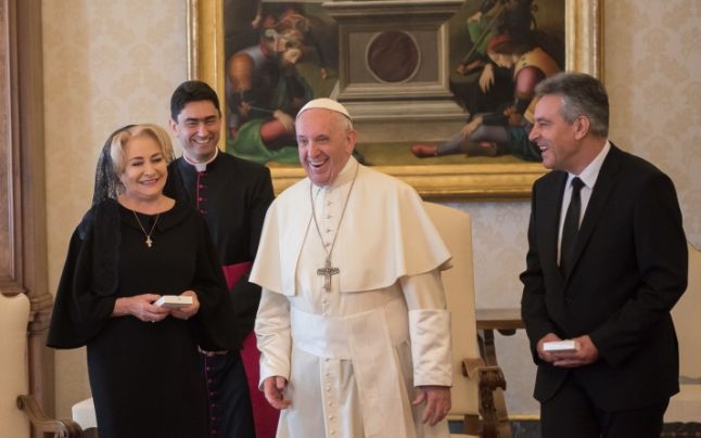 Dăncilă a vorbit romgleza cu Papa: